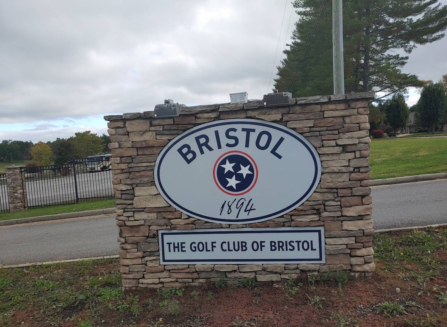 The Golf Club of Bristol entrance sign